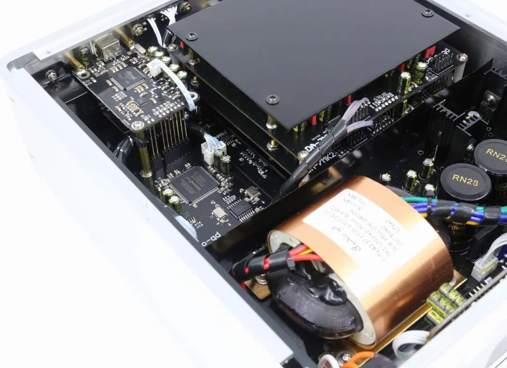 audio-gd-r-1-mk-3-balanced-r2r-dac 10.webp